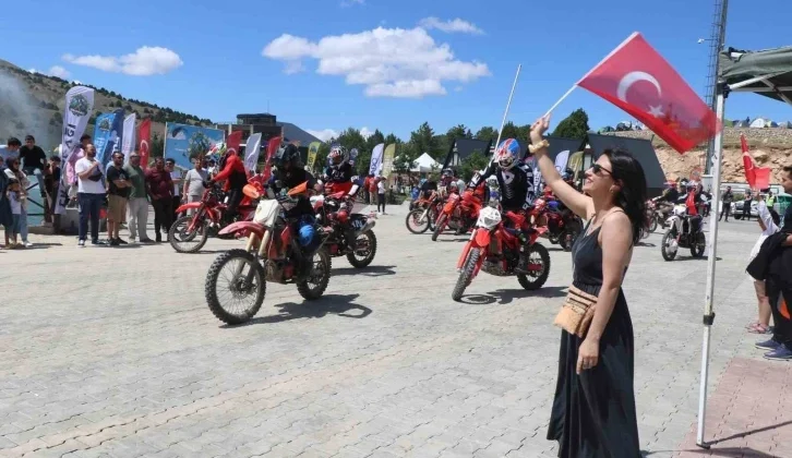 Erzincan Ergan Dağında Renkli Şenlik