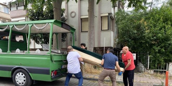 Eski Bakanın Kardeşi Emekli Hakim Evinde Ölü Bulundu