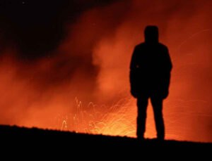 Etna Yanardağı Kül ve Lav Püskürttü, Uçuşlar Durduruldu