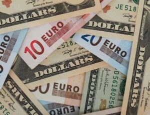 Euro/Dolar Paritesi Tarihi Zirveye Ulaştı