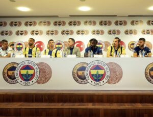 Fenerbahçe’den 7 Futbolcu ile Toplu İmza Töreni