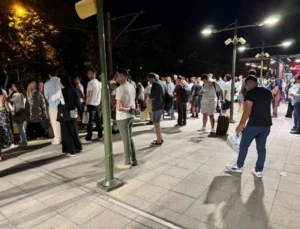 Florya’da Marmaray Arızalandı, Duraklarda Yoğunluk Oluştu