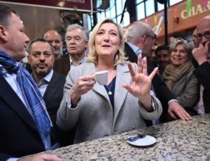 Fransa Gündemi Bu Haberle Sarsıldı… Macron İttifakındaki Siyasi Le Pen’le Yemeğe Çıktı