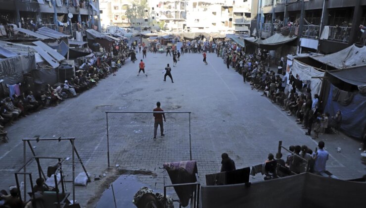 Gazze’deki Filistinliler Futbol Maçı Yaptı