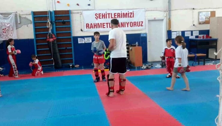 Gediz’den 4 Kick Boks Sportmeni Türkiye Şampiyonasına Hazırlanıyor