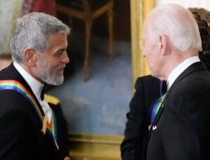 George Clooney, Biden’a Takviyesini Çekti: Adaylıktan Çekil!