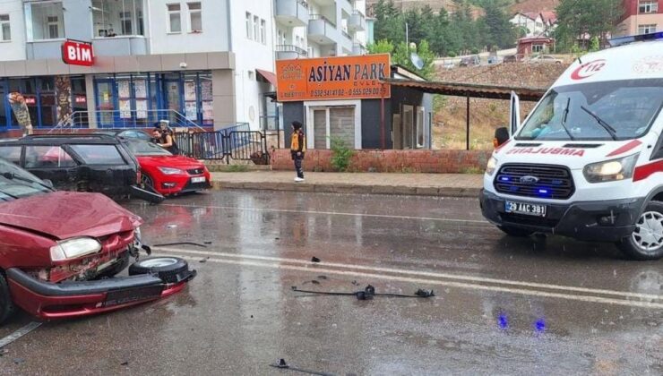 Gümüşhane’de Zincirleme Kaza: Sürücüler Yara Almadan Kurtuldu