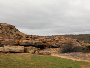 Güney Afrika’daki Binlerce Yıllık Mağara Fotoğrafları San Halkının Sanatına Işık Tutuyor