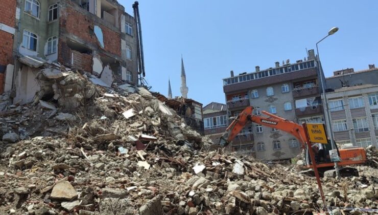 Güngören’de Yıkım Nedeniyle 2 Bina Hasar Gördü