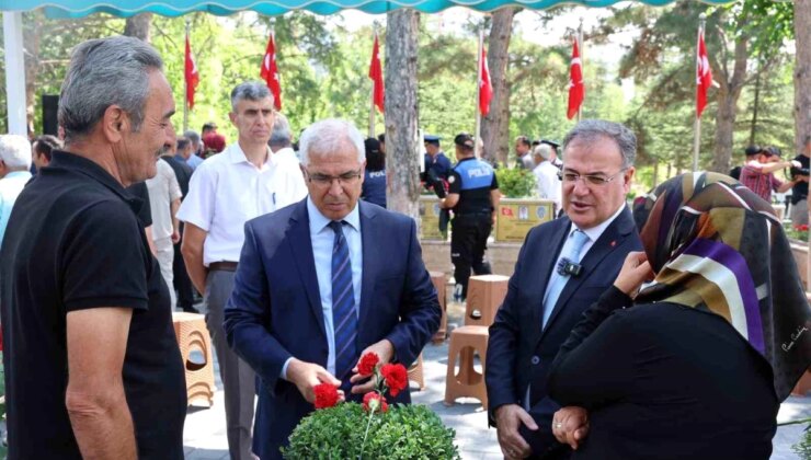 Hacılar Belediye Başkanı Bilal Özdoğan, Şehitlikleri Ziyaret Etti