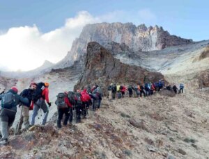 Hacılar Belediyesi, Sütdonduran Kampı ve Erciyes Zirve Tırmanışı’nın Başarılı Bir Şekilde Tamamlandığını Duyurdu