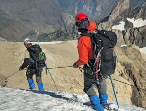 Hakkari’de Dağcılar Cilo Dağı’nın Reşko Tepesi’ne Tırmandı