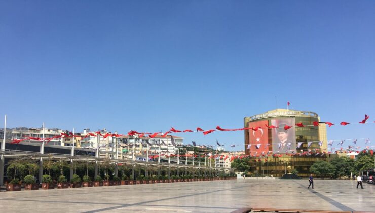 Hava Sıcaklığı 43 Dereceyi Buldu! “Dışarı Çıkmamaya Çalışıyoruz”