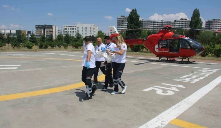 Helikopter Ambulanslar Ferah Bebeğin Gözü İçin Havalandı