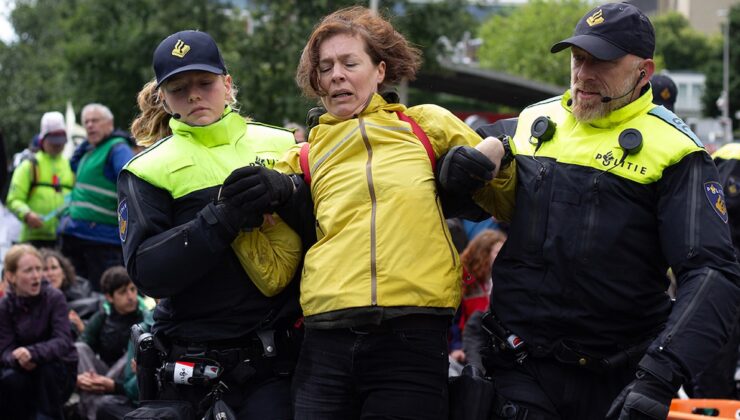 Hollanda’da Yolu Kapatan Yüzlerce Aksiyoncu Gözaltına Alındı