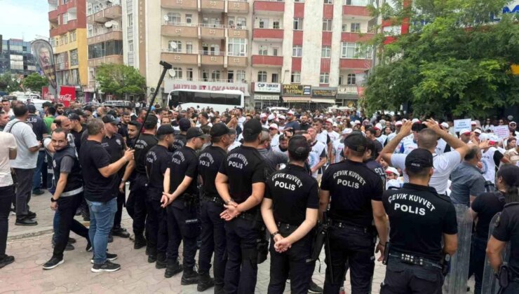 Iğdır Belediyesi Personelleri İşe Geri Dönme Talebiyle Eylem Başlattı