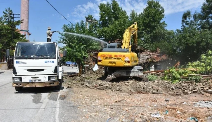 İnönü’de Metruk Konutların Yıkımı Başladı