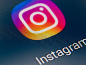 Instagram, Çok Acayip Bir Whatsapp Çıkartması Hazırlıyor