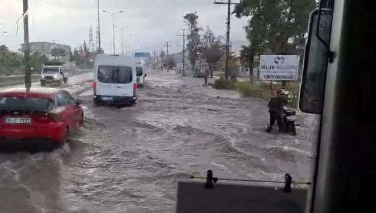 İskenderun’da Şiddetli Yağış Trafiği Felç Etti