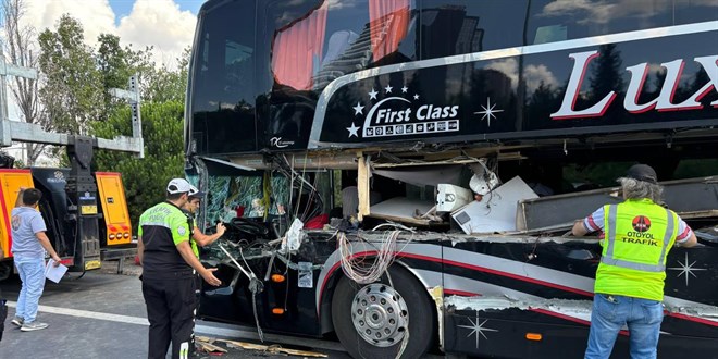 İstanbul’da 5 Aracın Karıştığı Zincirleme Kazada 8 Kişi Yaralandı