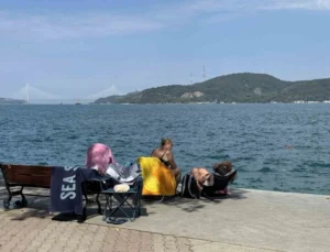 İstanbullular Sıcak Havada Boğaz’ın Sularında Serinledi