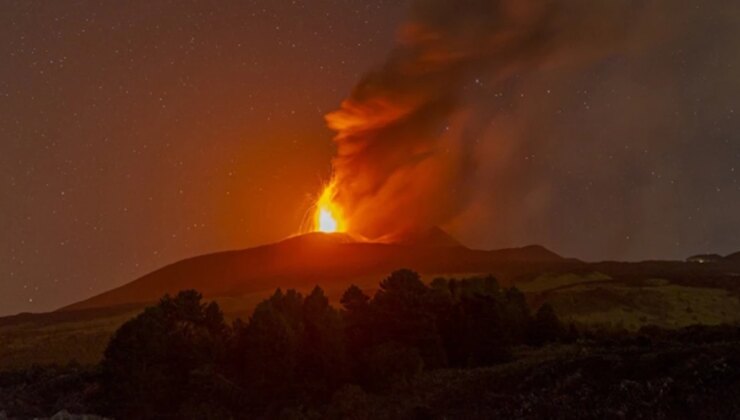 İtalya’da Etna ve Stromboli Yanardağları Faaliyete Geçti