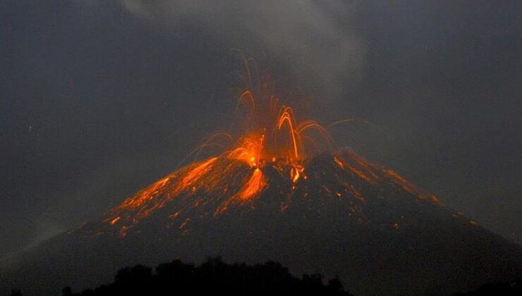 İtalya’da Etna’dan Sonra Stromboli Yanardağı da Faaliyete Geçti