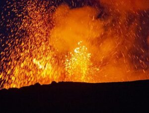 İtalya’daki Etna Yanardağı’nda Volkanik Hareketlilik Sürüyor