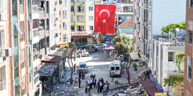 İzmir’de 5 Kişinin Öldüğü Patlamada 2 Şüpheli Adliyeye Sevk Edildi