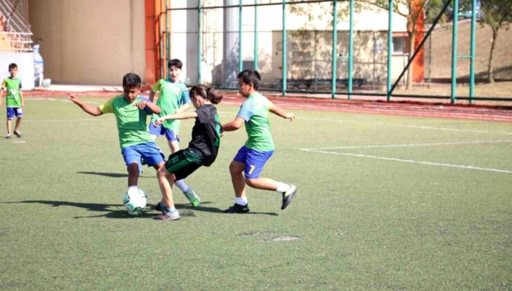 İzmit Belediyesi Minikler Pişmaniye Cup Futbol Turnuvası Düzenledi