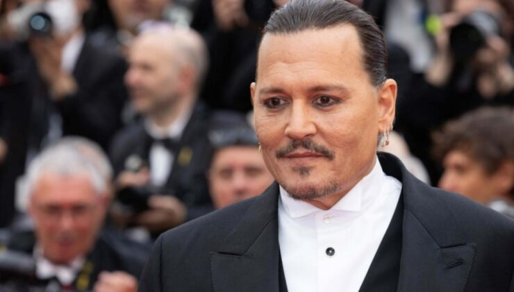 Johnny Depp Kendi Hayatından Esinlenen Sanat Yapıtlarını Tanıttı