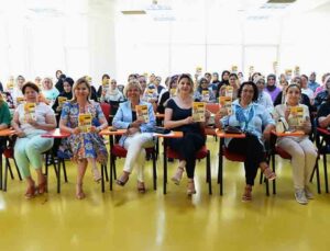 ‘Kadın Yazarıyla Buluşuyor’ Projesinde İlk Kitap Dağıtıldı