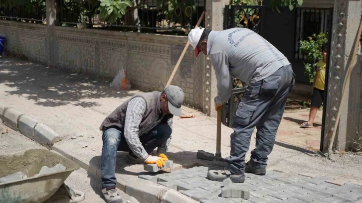 Kaldırım Düzenleme Çalışmaları Tüm Hızıyla Devam Ediyor