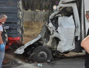 Kamyonet Buğday Yüklü Römorka Arkadan Çarptı: 3 Ölü