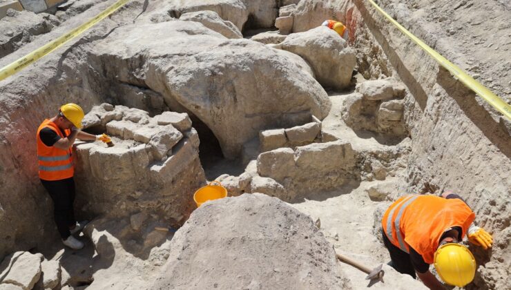 Kapadokya’da Ulaşıma Kapatılan Kara Yolunun Altından Nekropol Çıktı