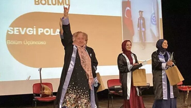 Kars’ta 69 Yaşında Üniversiteden Mezun Oldu, Diplomasını Bozkurt Yaparak Aldı