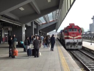 Kars’ta Vatandaşlar Tren Yolculuğuna Yöneldi