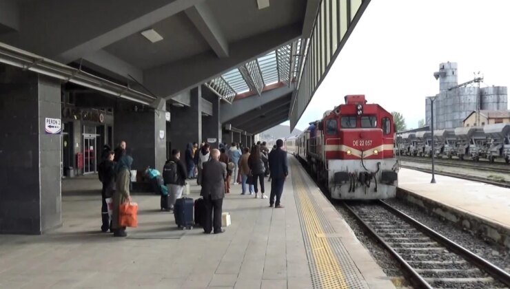 Kars’ta Vatandaşlar Tren Yolculuğuna Yöneldi