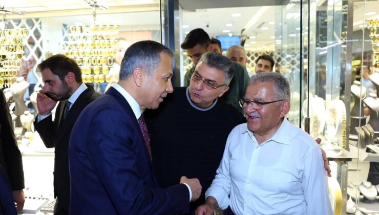 Kayseri Büyükşehir Belediye Başkanı Dr. Memduh Büyükkılıç, İçişleri Bakanı Ali Yerlikaya ve Beraberindeki Heyet ile Kazancılar Çarşısı’ndaki Esnafı Ziyaret Etti