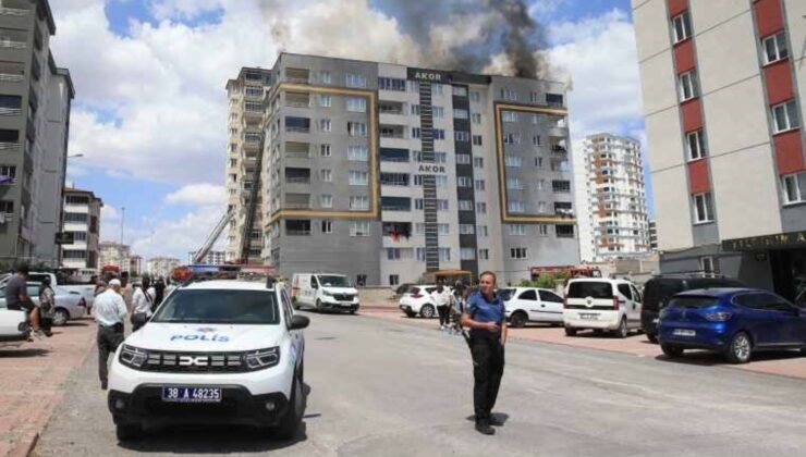 Kayseri’de Apartmanın Çatısında Korkutan Yangın!