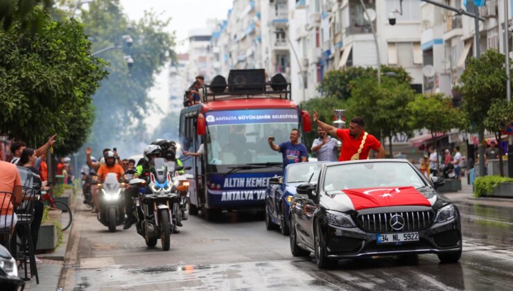 Kırkpınar Yağlı Güreşleri Şampiyonları Antalya’da Coşkuyla Karşılandı