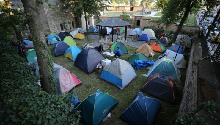 Kırkpınar’a Gelen Güreşseverler Yer Bulamayınca Çadırda Konaklıyor