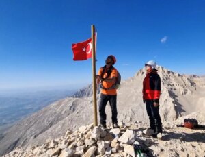 Kırşehir Dağcıları Eznevit Zirvesine Ulaştı