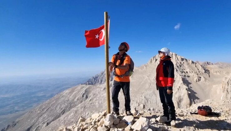 Kırşehir Dağcıları Eznevit Zirvesine Ulaştı