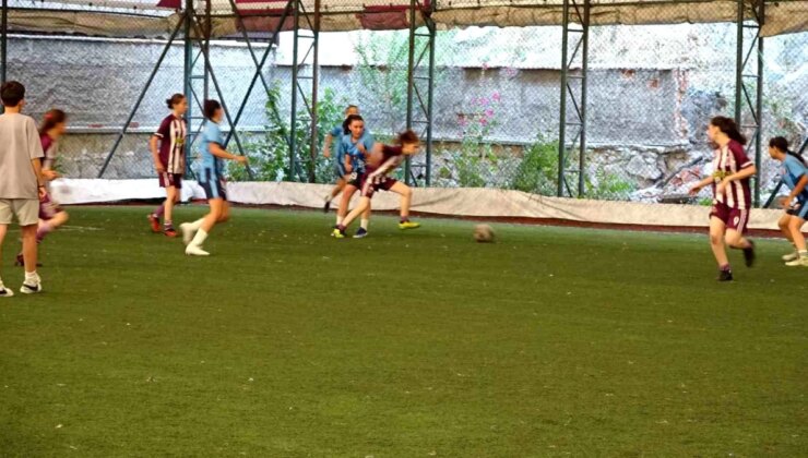 Kız Futbol Kadroları Dostluk Maçı Yaptı