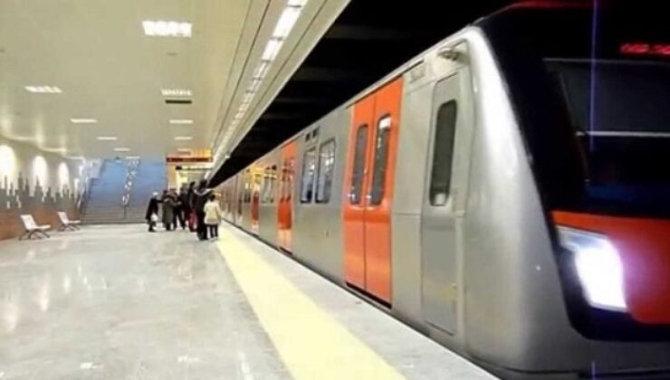 Kızılay Metro Girişine Otomobil Düştü!