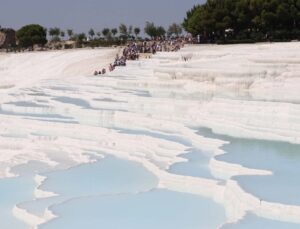 Kuraklık Pamukkale’yi de Vurdu: Travertenlerde Su Debisi Düştü