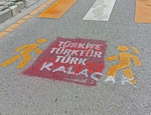 Kürtçe Trafik İkazının Üzerine Türkiye Türk’tür, Türk Kalacak Yazıldı