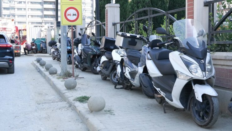 Kuyumcukent Avm Otopark Ücreti Nedeniyle Trafik Güvenliği Tehlikeye Girdi