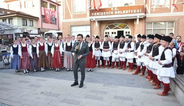 Letonyalı ve Makedon Dansçılar Yenişehir’de Sahne Aldı